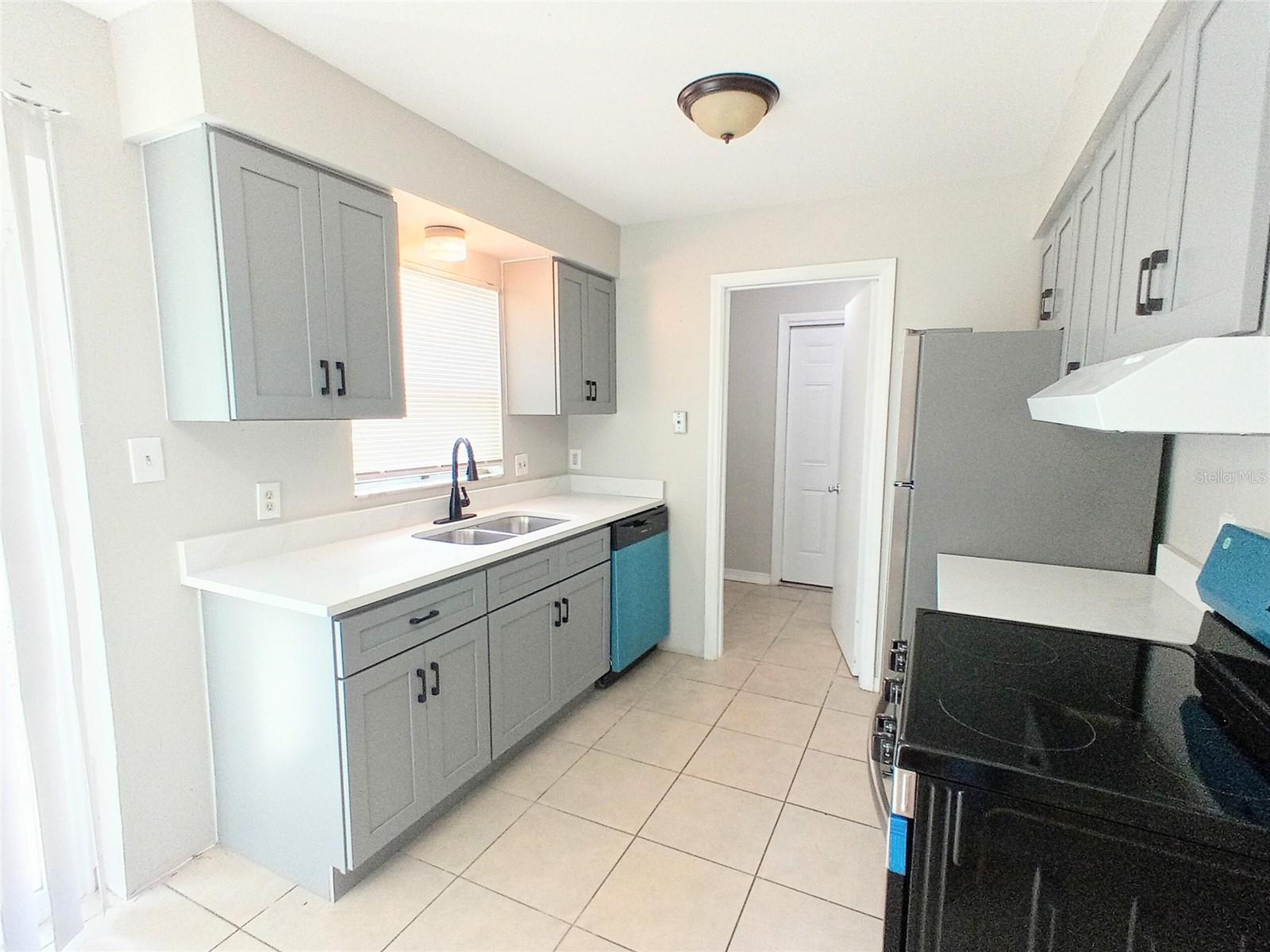 Image 3 of 5 For 2427 Chase Avenue B