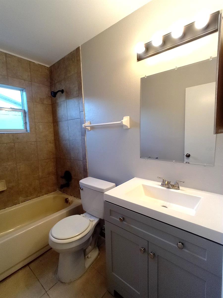 Image 8 of 8 For 2427 Chase Avenue B