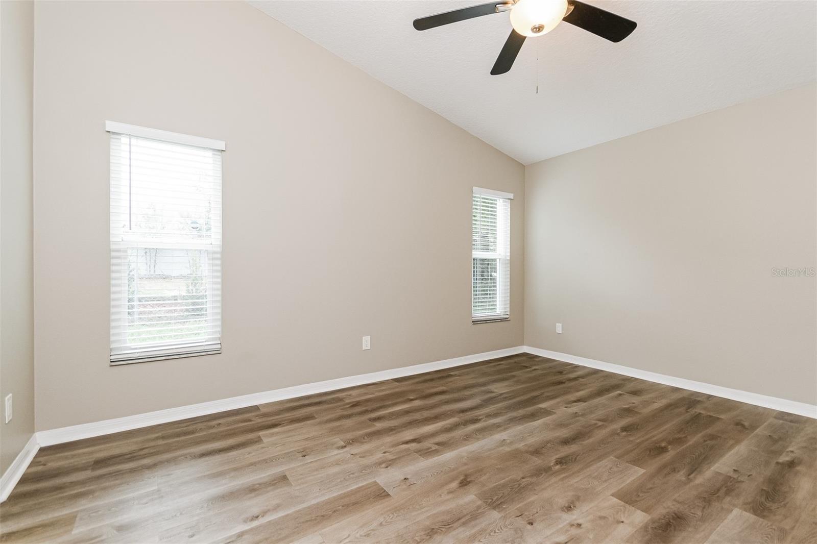 Image 10 of 21 For 14514 Greater Hills Boulevard