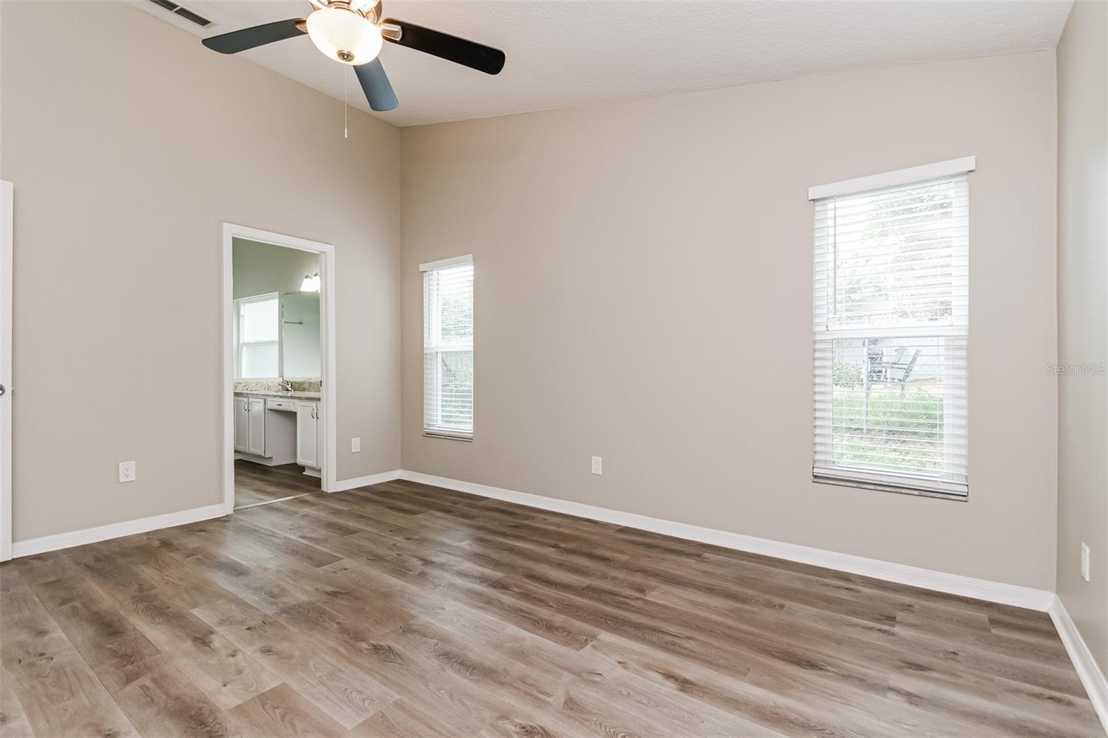 Image 11 of 21 For 14514 Greater Hills Boulevard