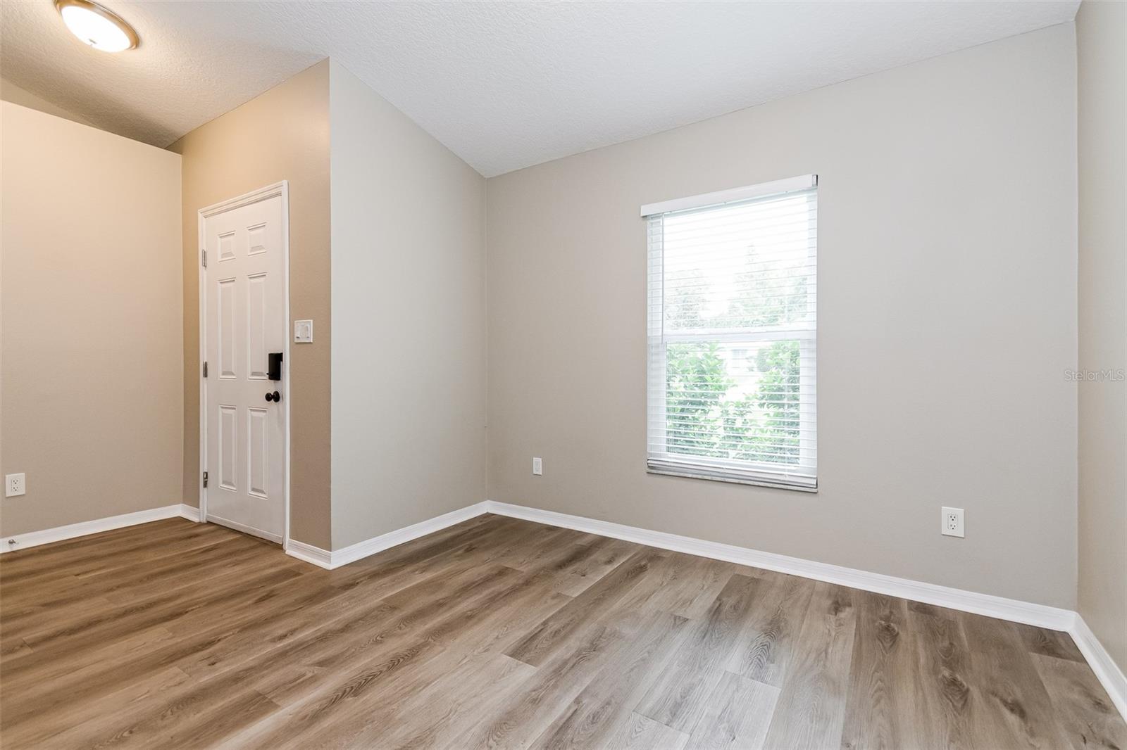 Image 16 of 21 For 14514 Greater Hills Boulevard