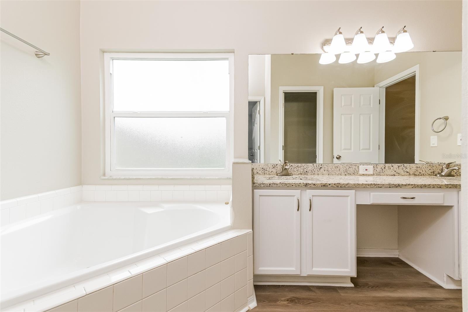 Image 17 of 21 For 14514 Greater Hills Boulevard