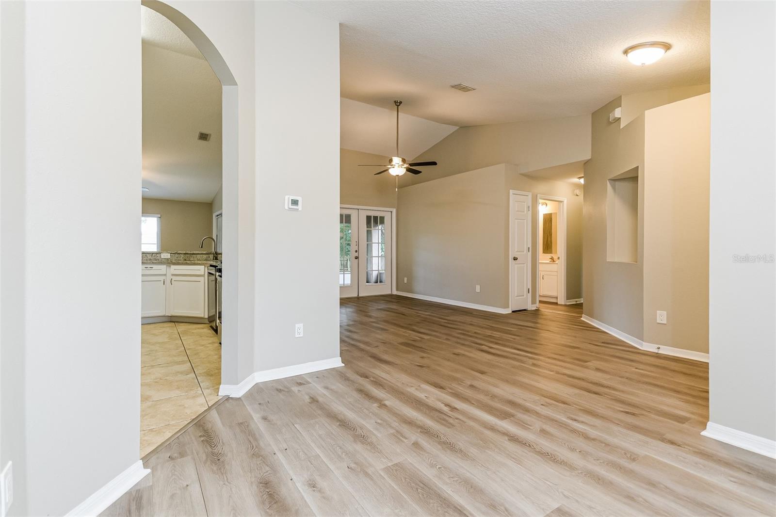 Image 4 of 21 For 14514 Greater Hills Boulevard