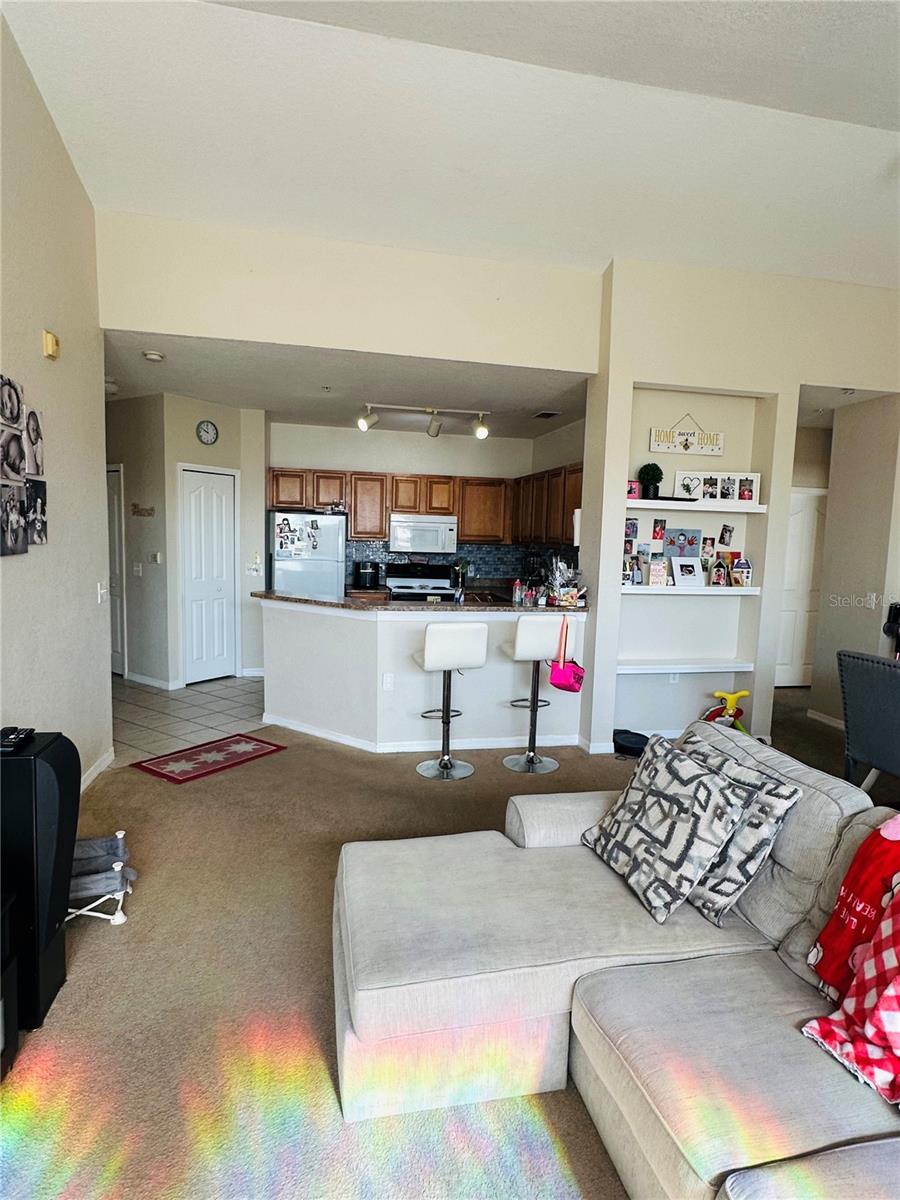 Image 2 of 18 For 6169 Metrowest Boulevard 307