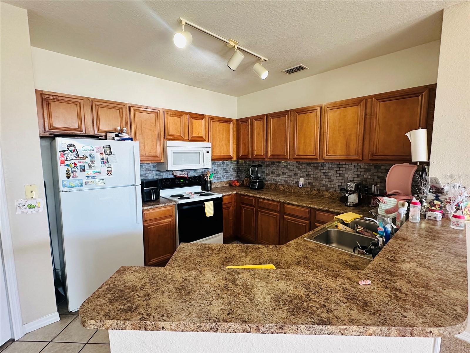 Image 3 of 18 For 6169 Metrowest Boulevard 307