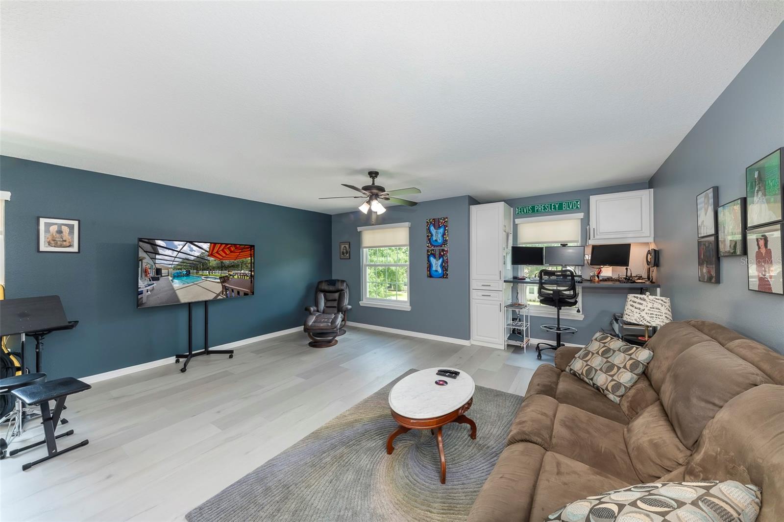 Image 17 of 43 For 530 Carey Way