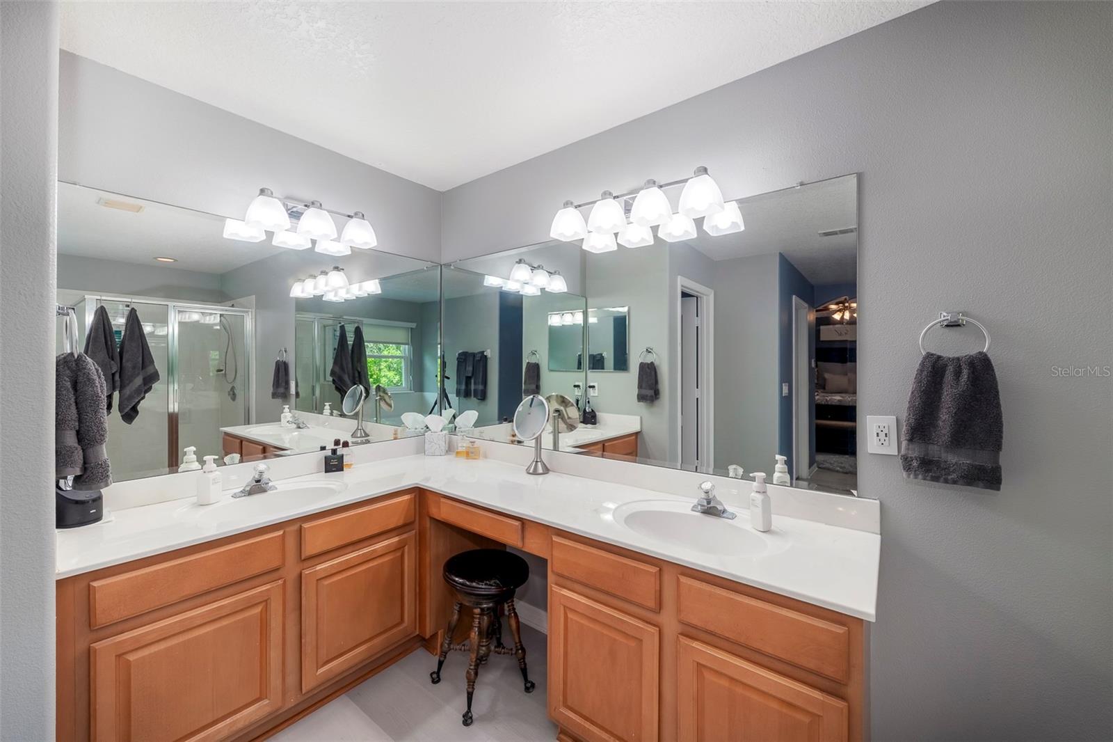 Image 19 of 43 For 530 Carey Way