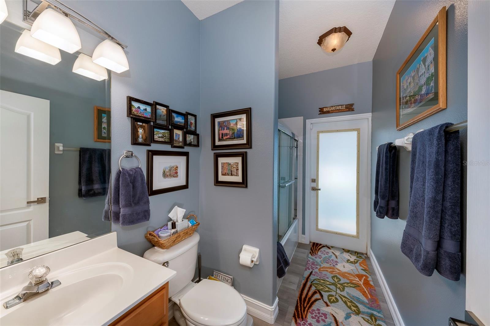 Image 21 of 43 For 530 Carey Way