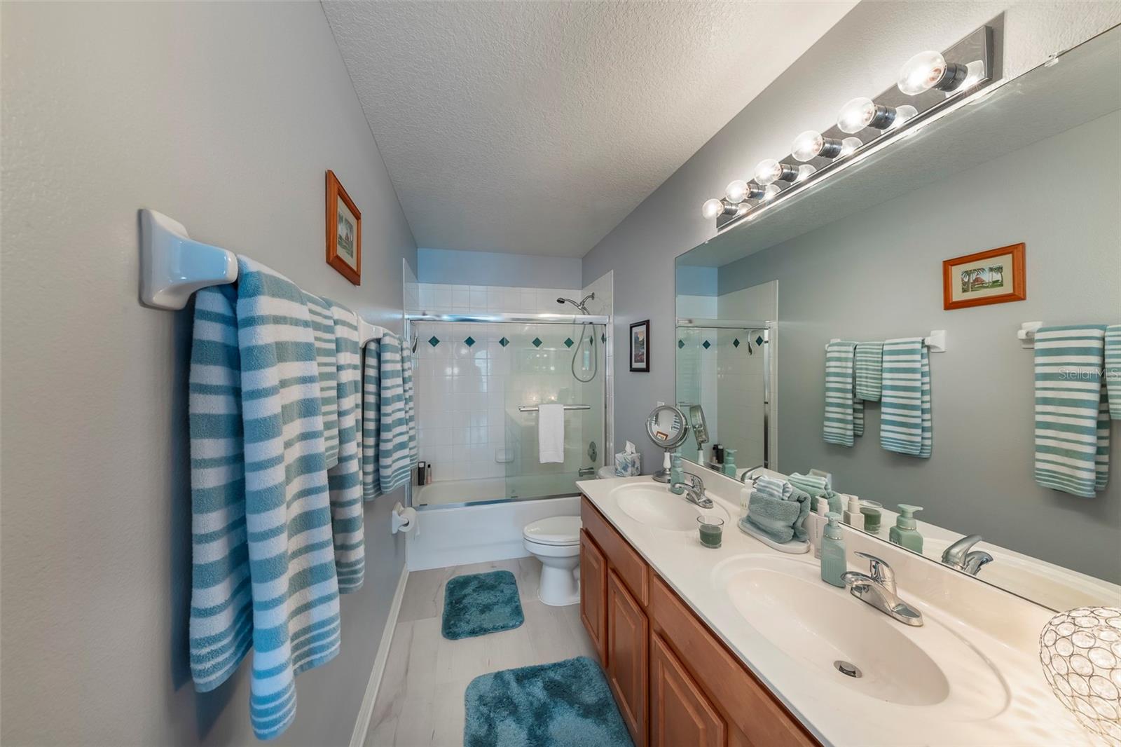 Image 23 of 43 For 530 Carey Way