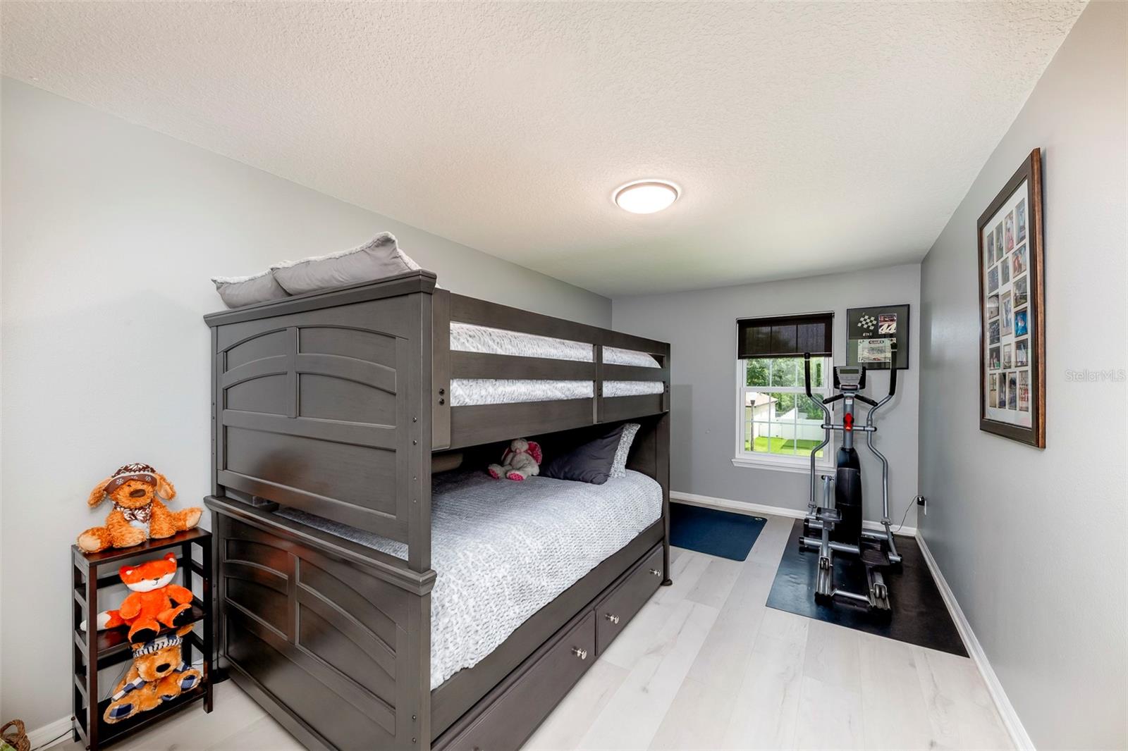 Image 24 of 43 For 530 Carey Way