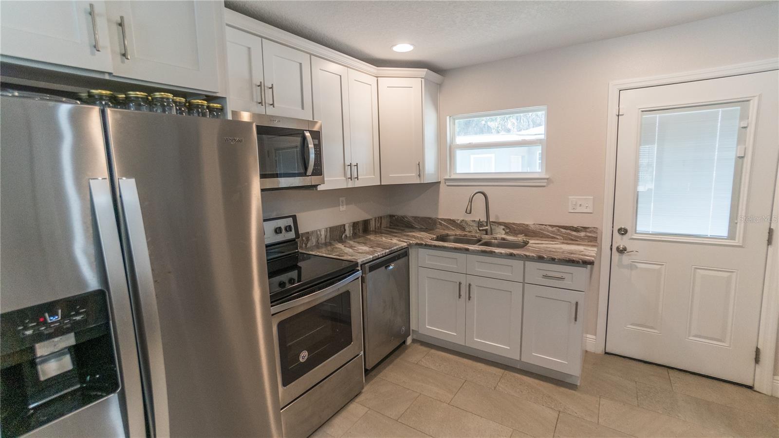 Image 4 of 31 For 1517 Grandview Street