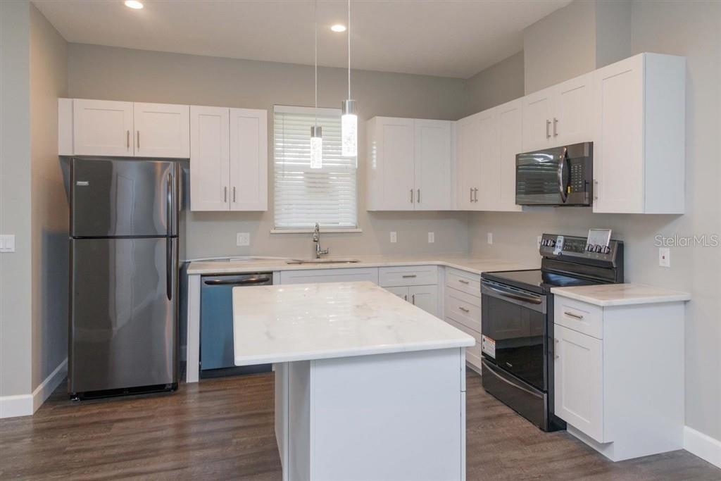 Image 3 of 19 For 2925 Central Boulevard
