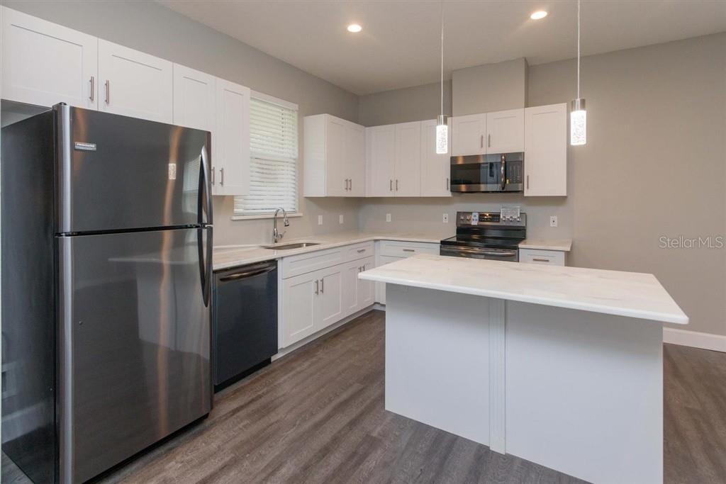 Image 4 of 19 For 2925 Central Boulevard