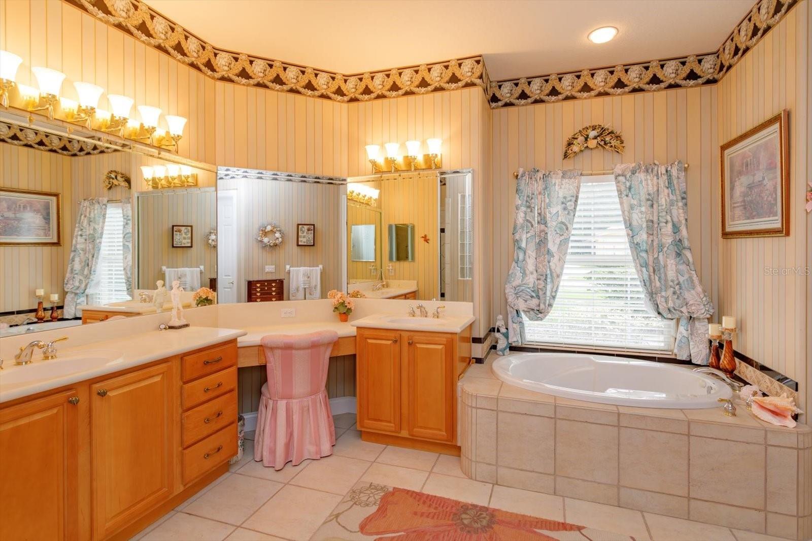 Image 16 of 43 For 5437 Maple Ridge Court