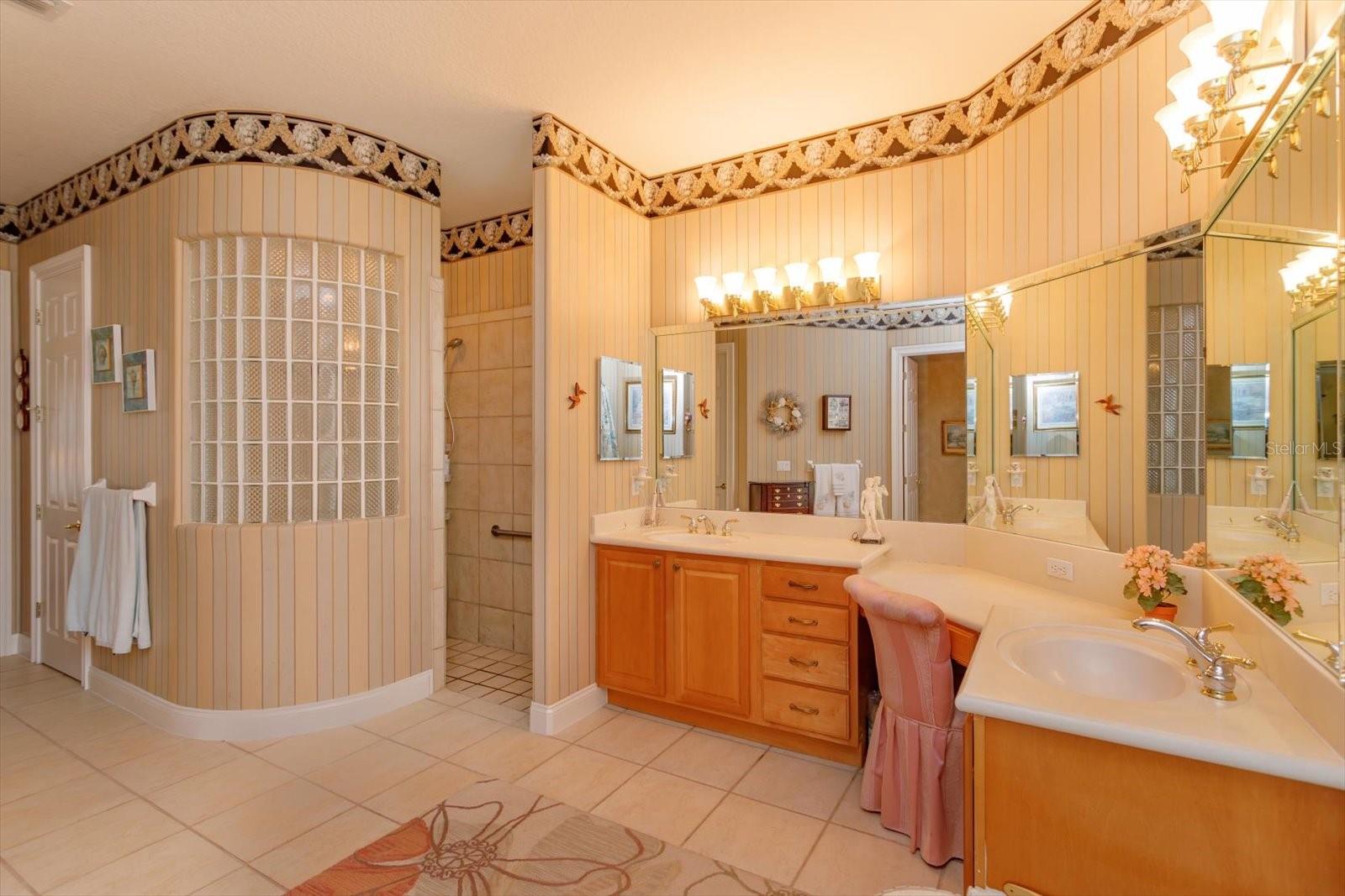 Image 17 of 43 For 5437 Maple Ridge Court