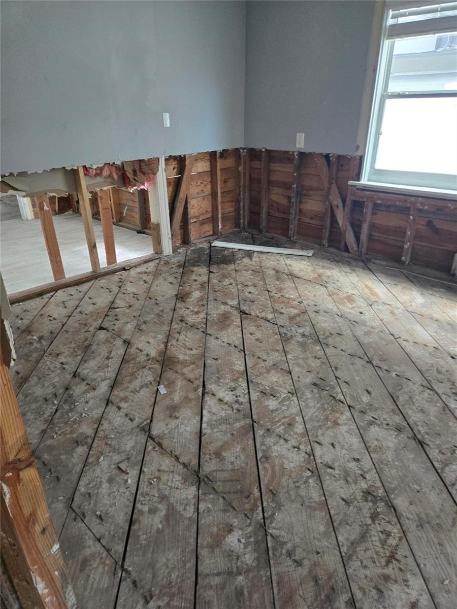 Image 2 of 4 For 552 78th Avenue
