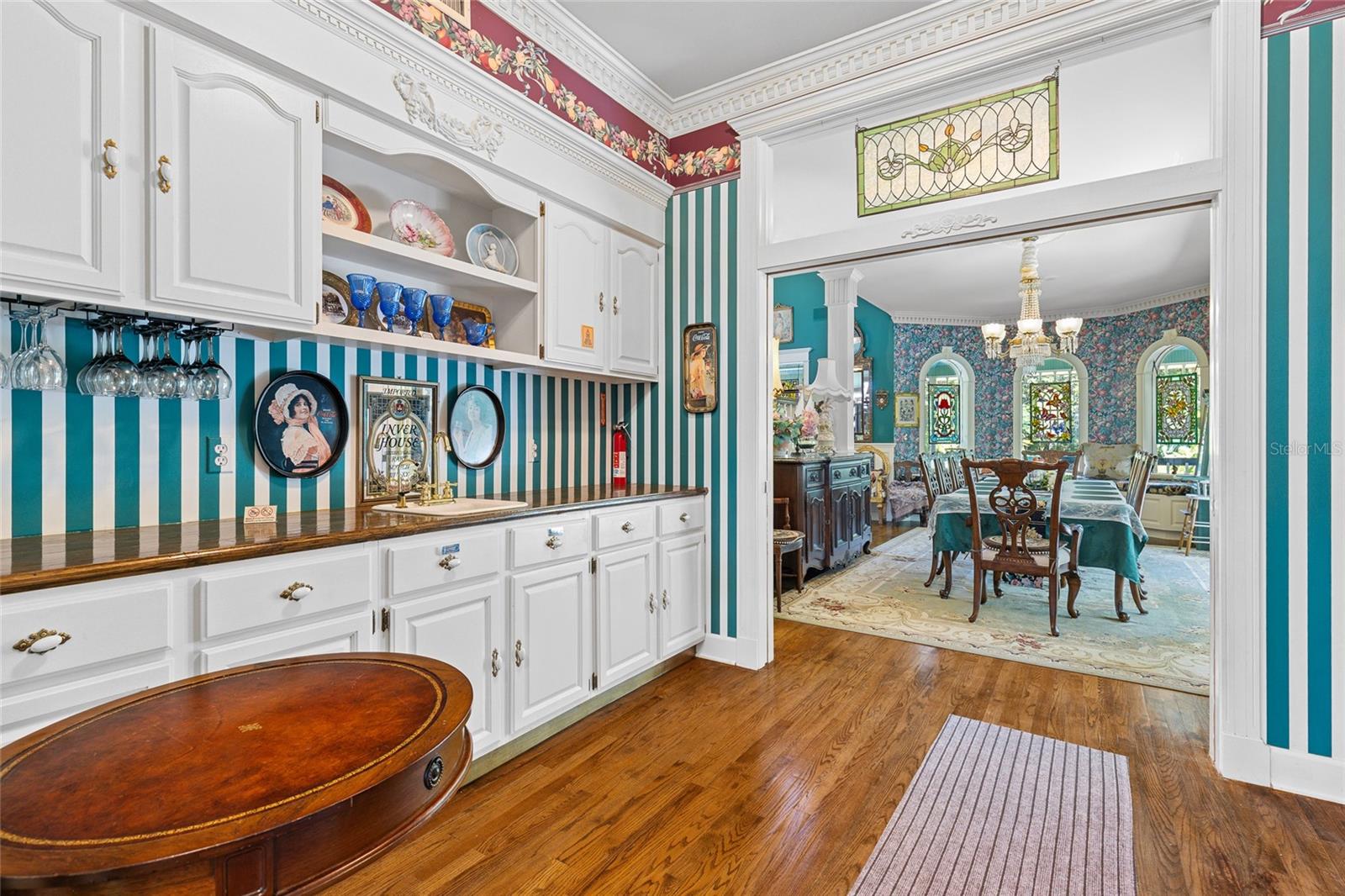 Listing photo id 10 for 6275 Halabrin Road