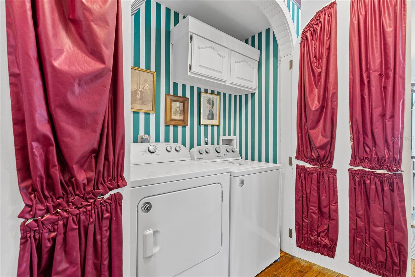 Listing photo id 12 for 6275 Halabrin Road