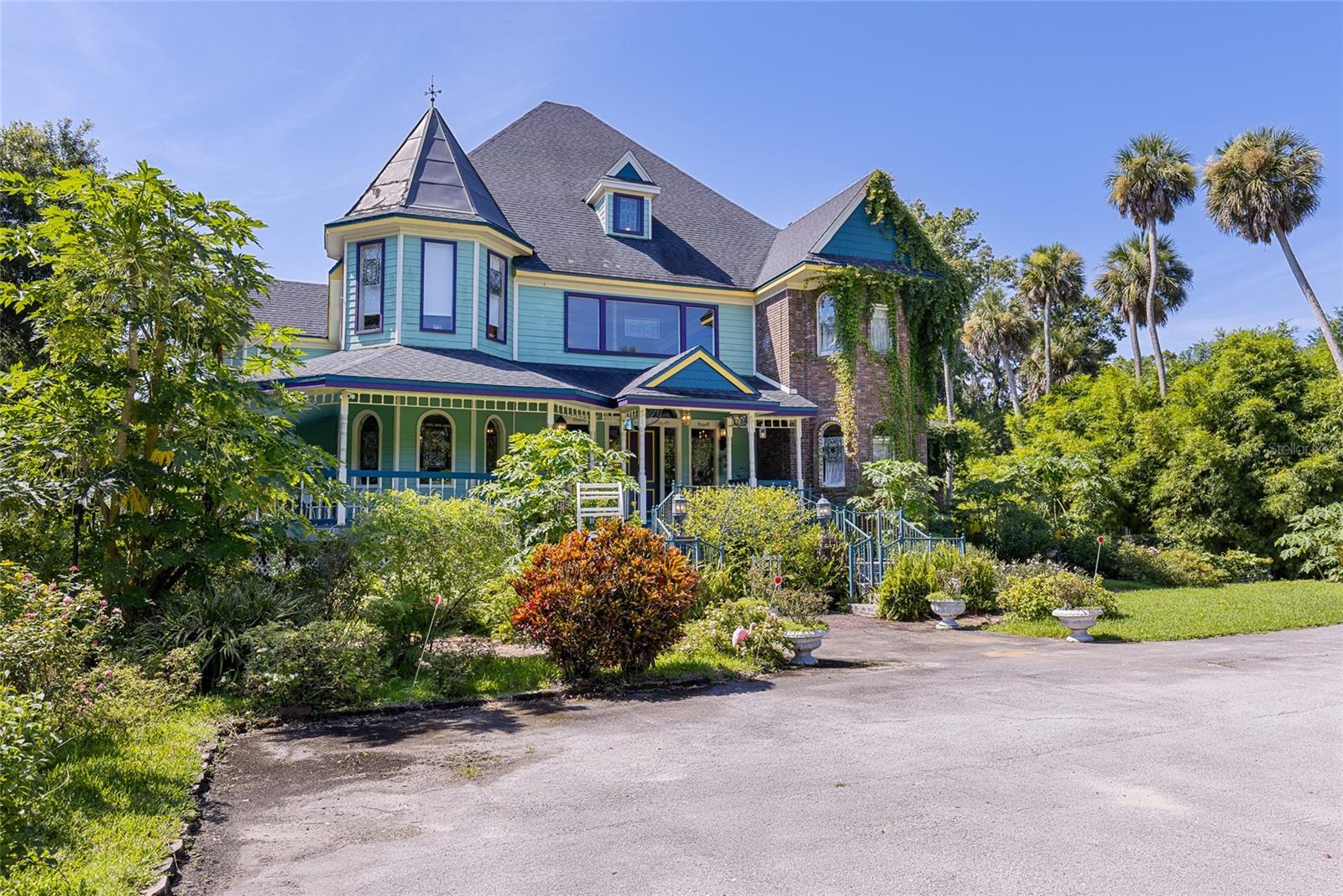 Listing photo id 0 for 6275 Halabrin Road