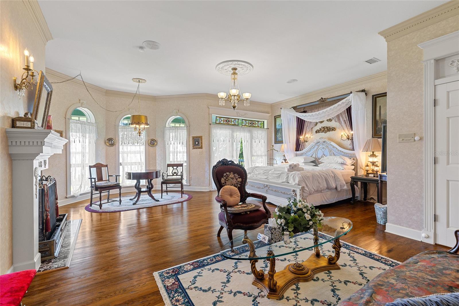 Listing photo id 27 for 6275 Halabrin Road