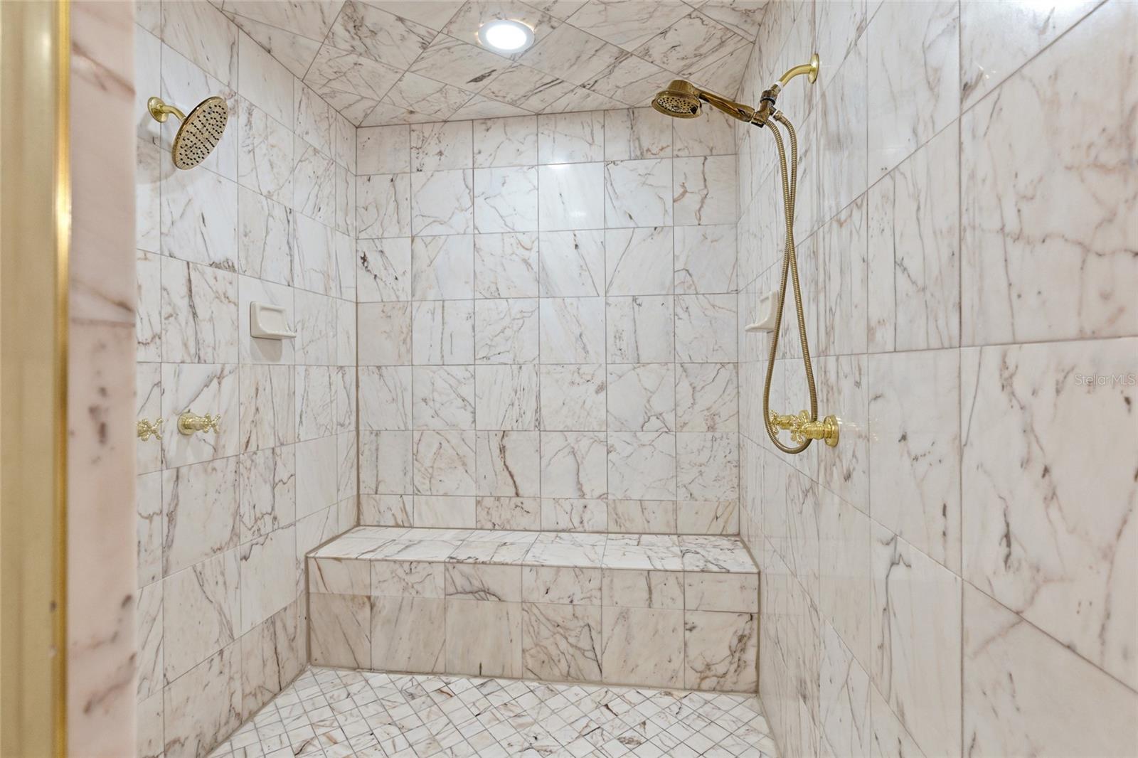 Listing photo id 33 for 6275 Halabrin Road
