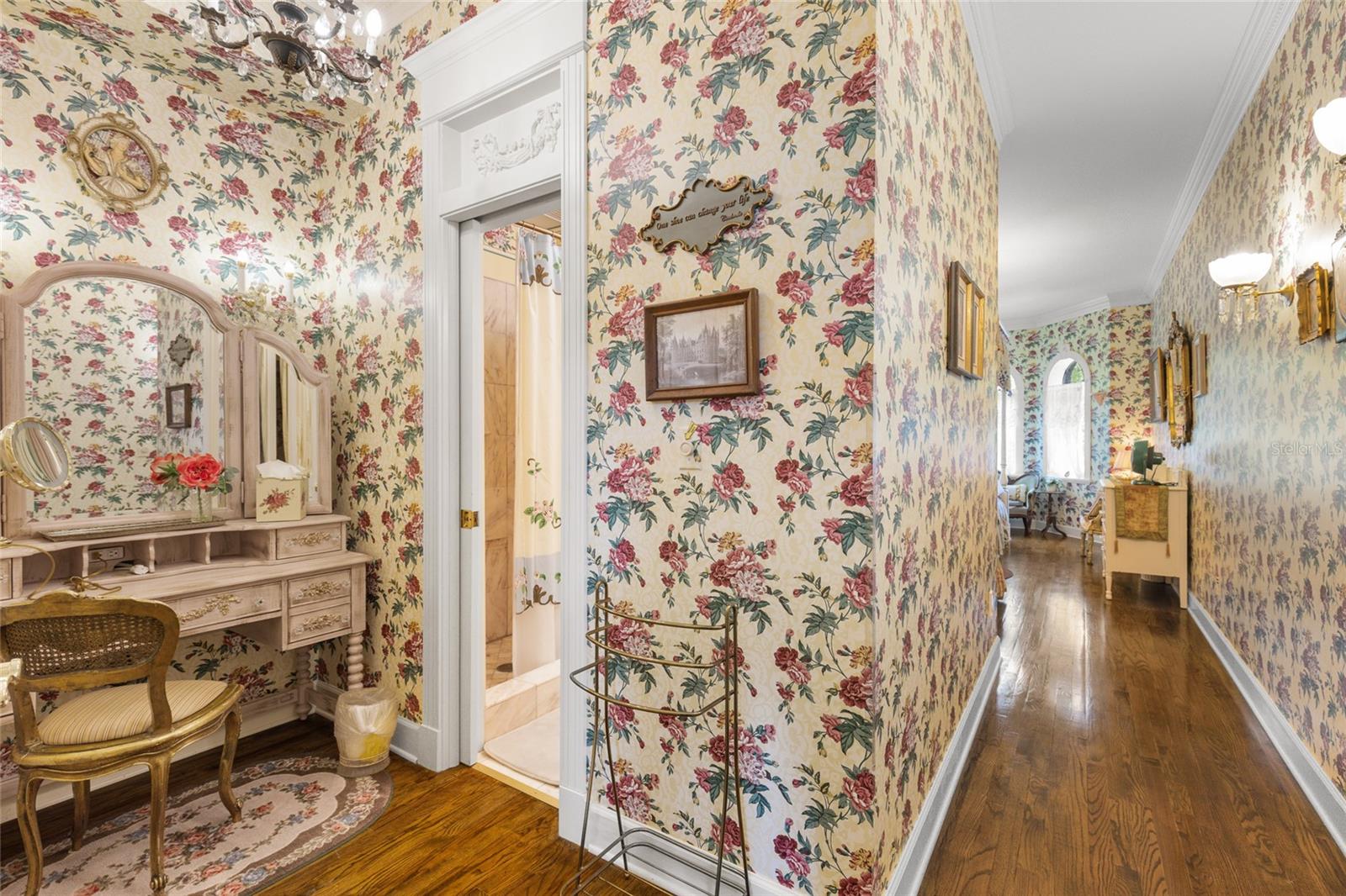 Listing photo id 34 for 6275 Halabrin Road