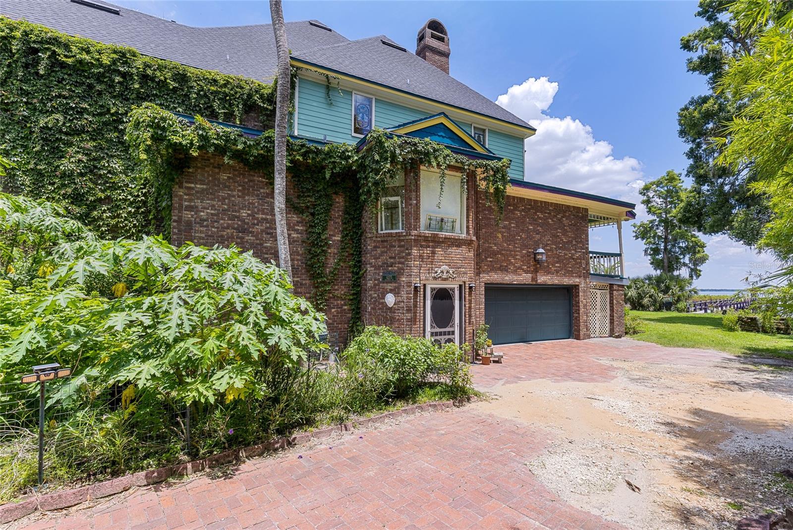 Listing photo id 70 for 6275 Halabrin Road