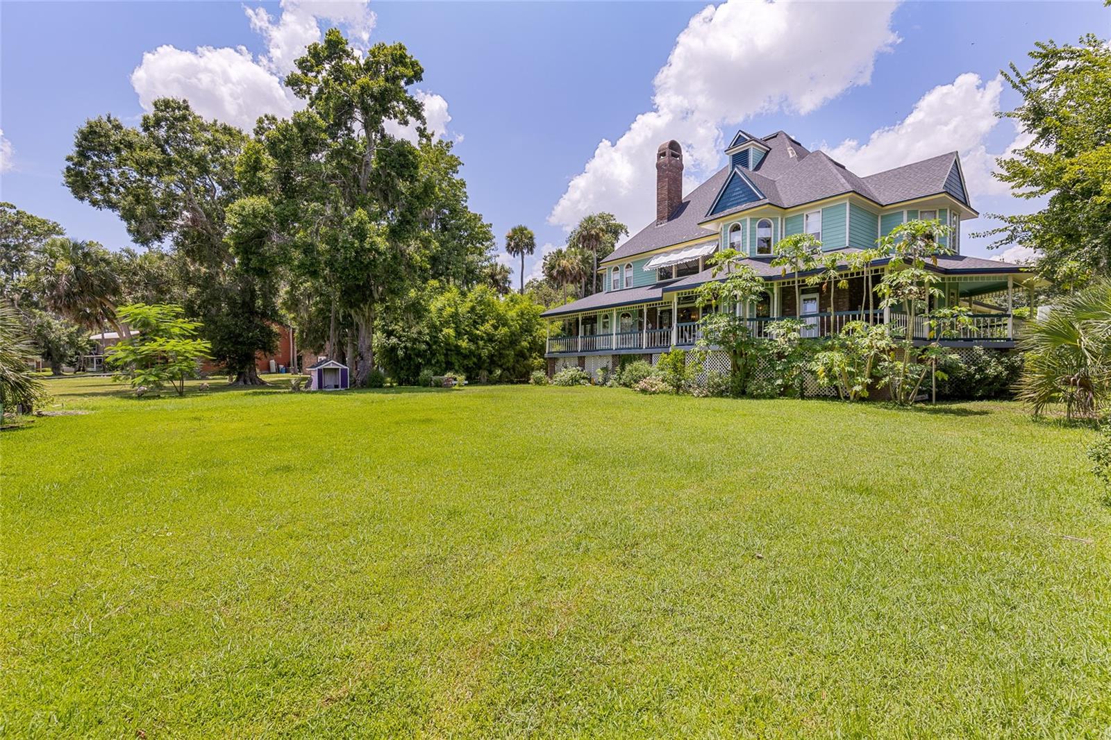 Listing photo id 73 for 6275 Halabrin Road