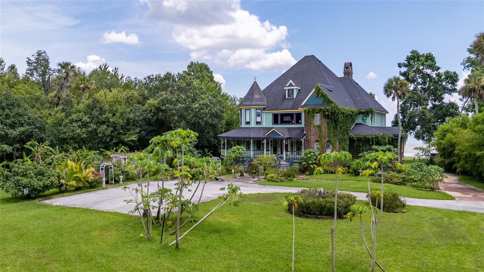 Listing photo id 76 for 6275 Halabrin Road