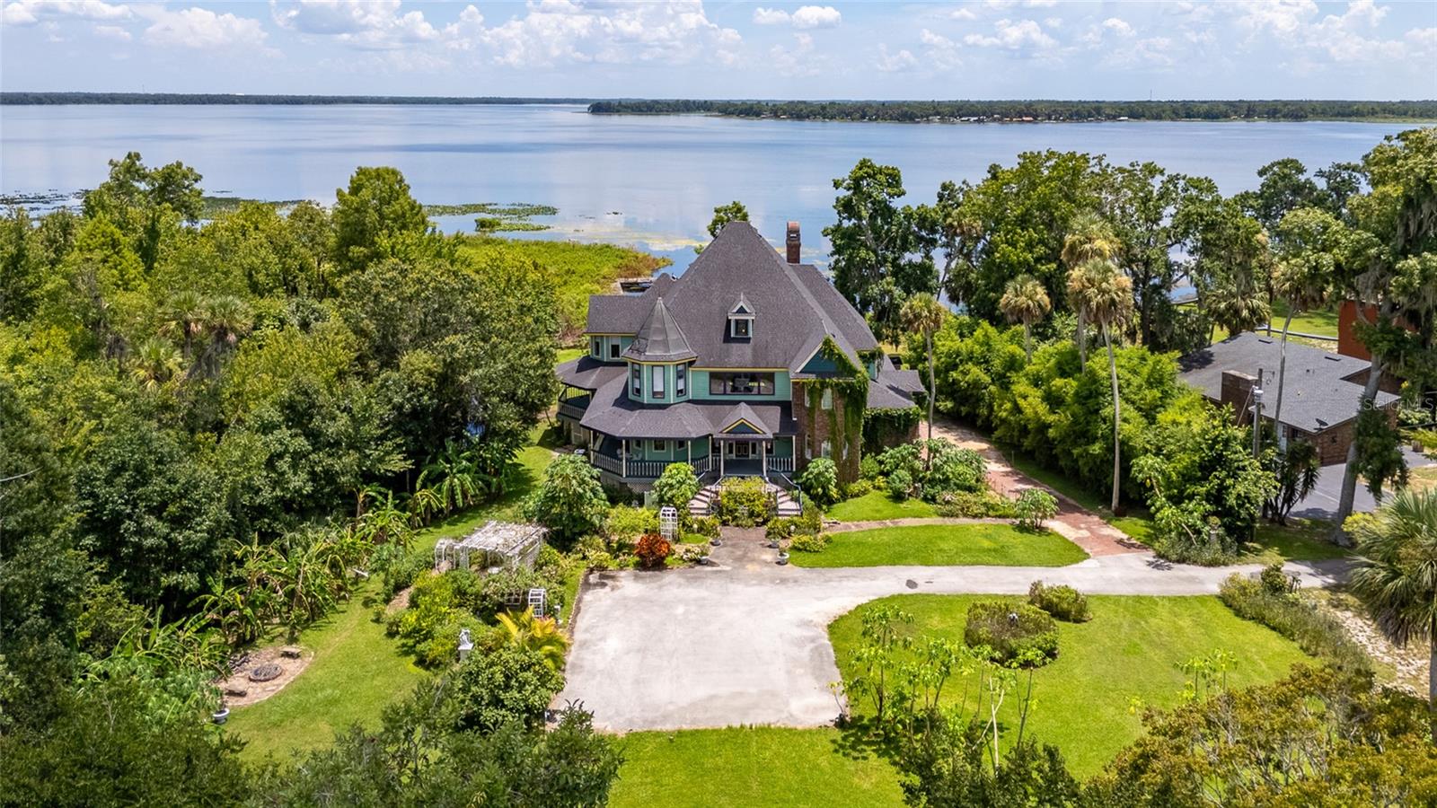 Listing photo id 80 for 6275 Halabrin Road