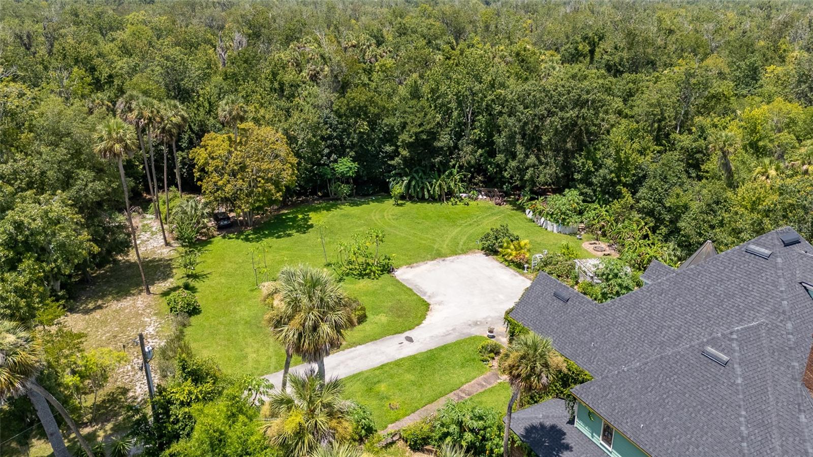 Listing photo id 90 for 6275 Halabrin Road