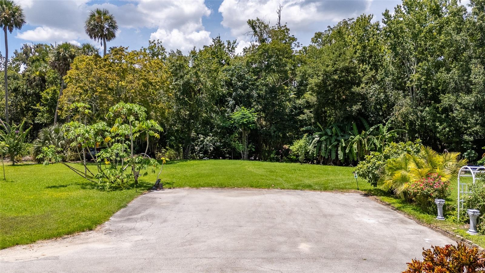 Listing photo id 92 for 6275 Halabrin Road