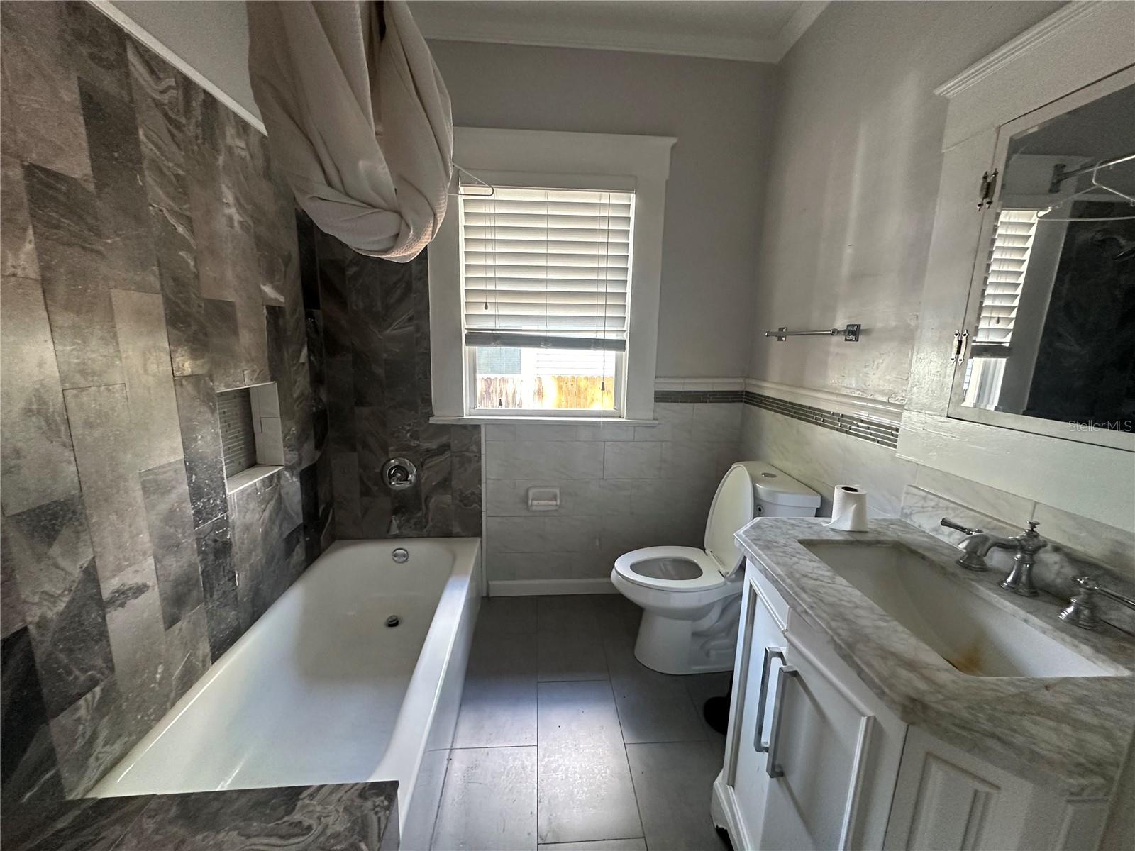 Image 11 of 23 For 708 Crenshaw Street