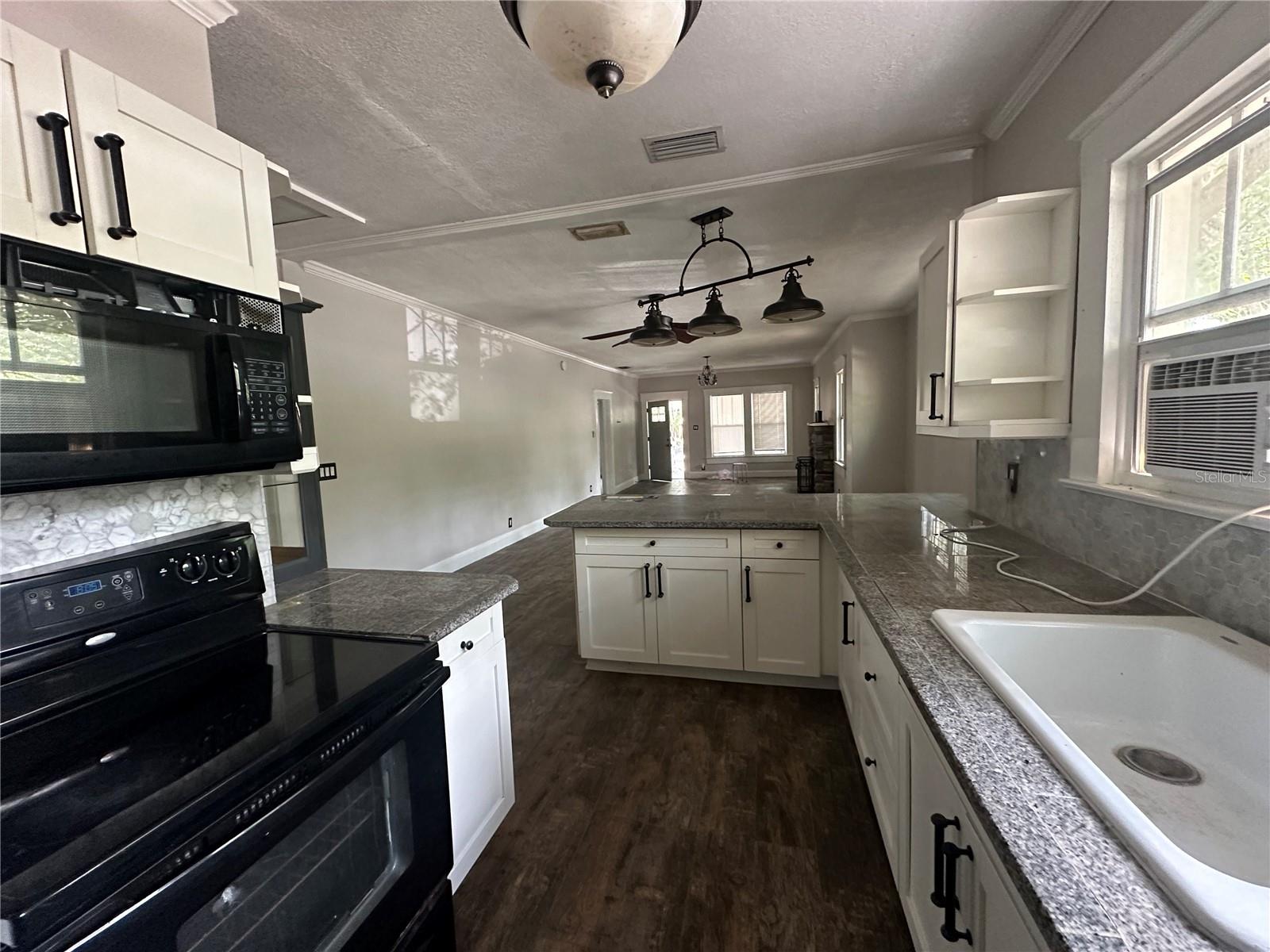 Image 5 of 23 For 708 Crenshaw Street