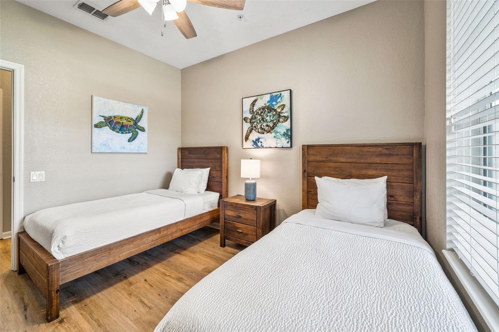 Image 11 of 40 For 4024 Breakview Drive 10404