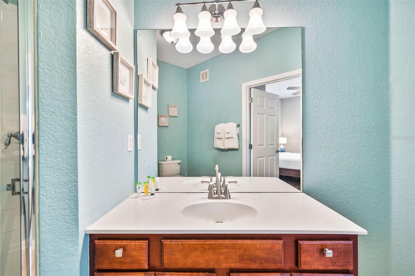 Image 17 of 40 For 4024 Breakview Drive 10404