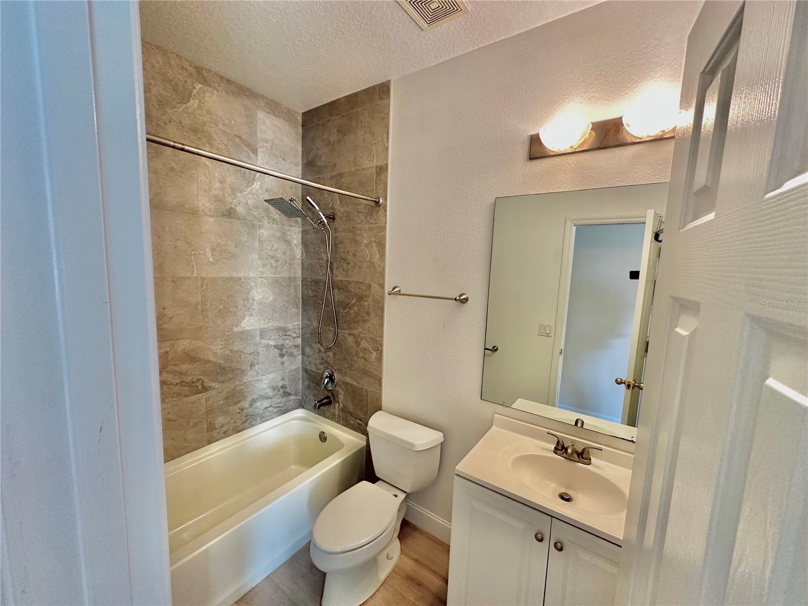 Image 12 of 14 For 814 Runner Oak Street