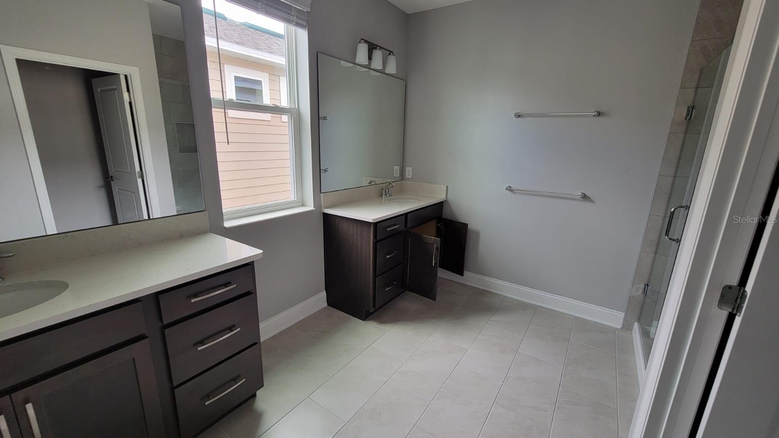 Image 21 of 36 For 631 Becklow Street