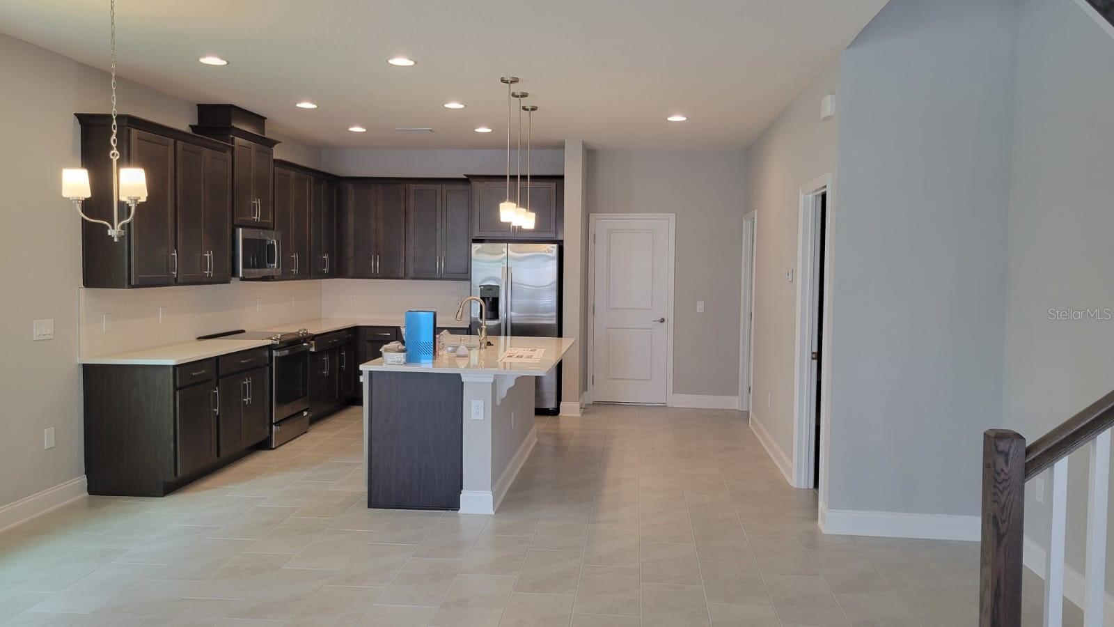 Image 4 of 36 For 631 Becklow Street