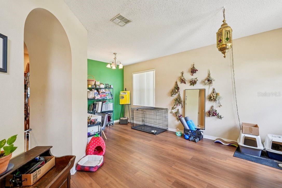 Image 5 of 19 For 10146 Shadow Creek Drive