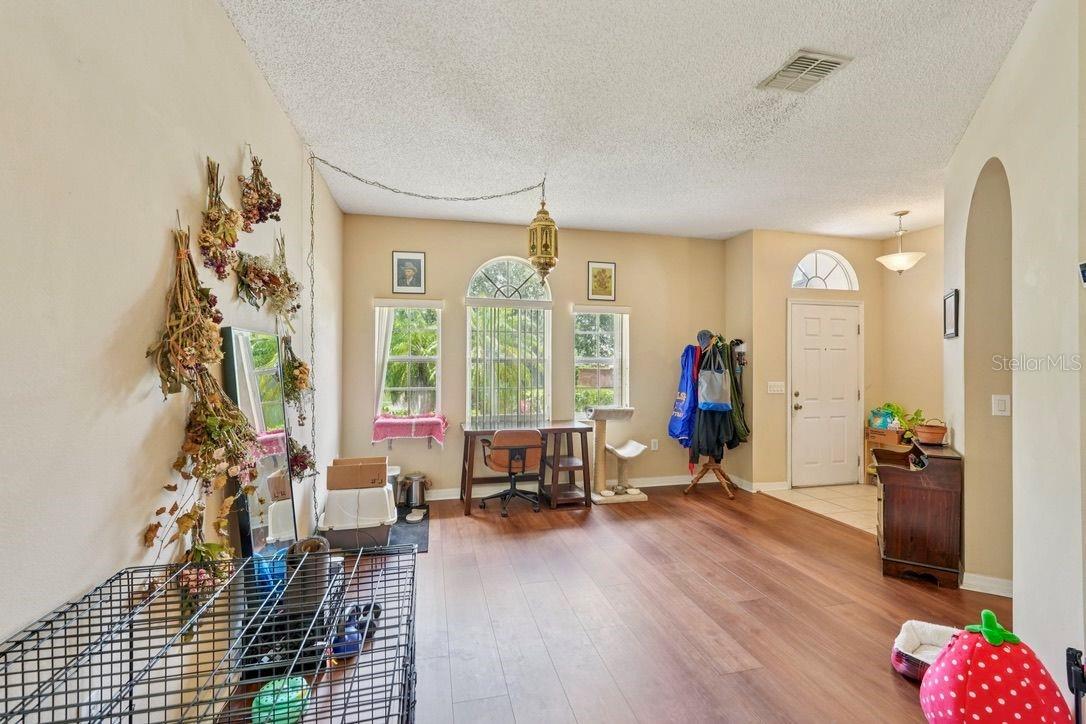 Image 6 of 19 For 10146 Shadow Creek Drive