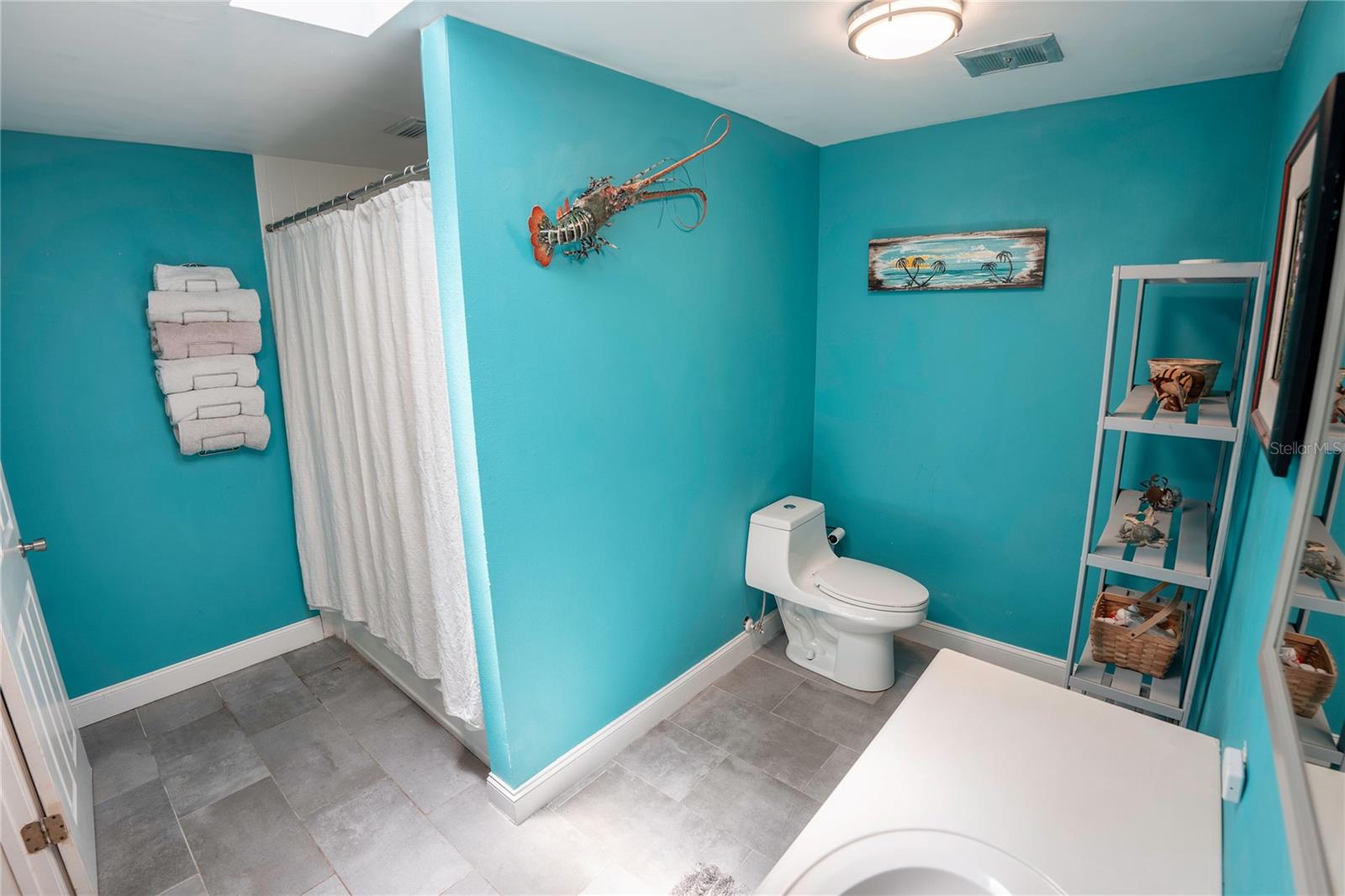 Image 21 of 35 For 6048 Linneal Beach Drive