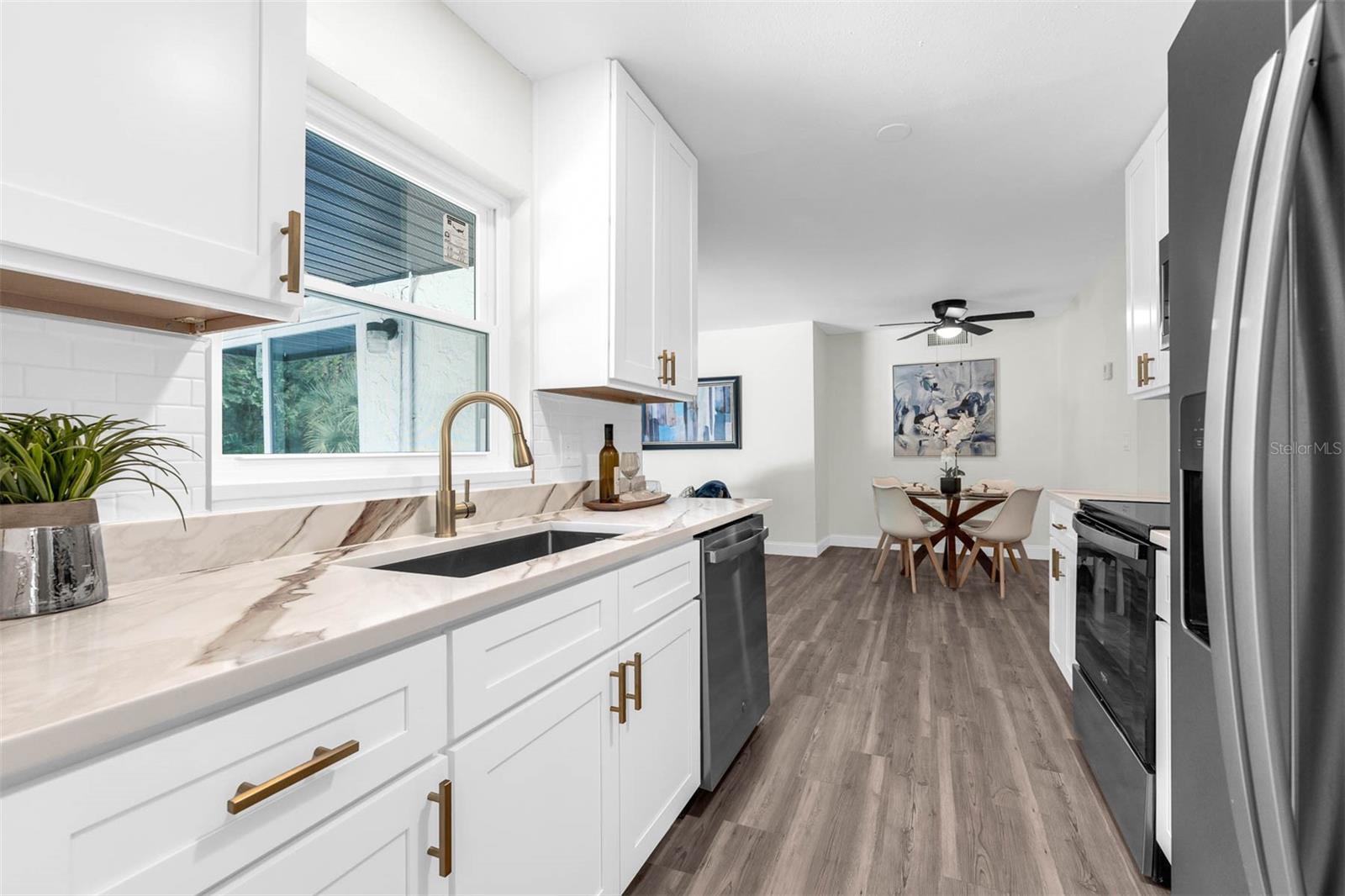 Image 10 of 31 For 112 Des Pinar Lane