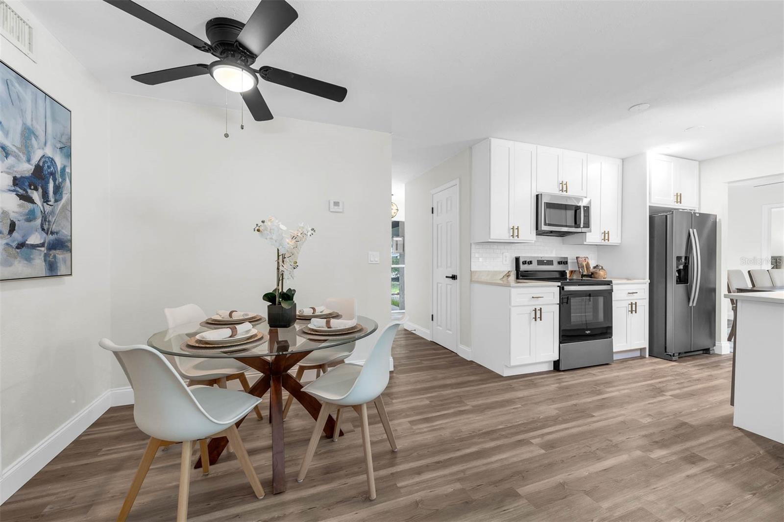 Image 17 of 31 For 112 Des Pinar Lane