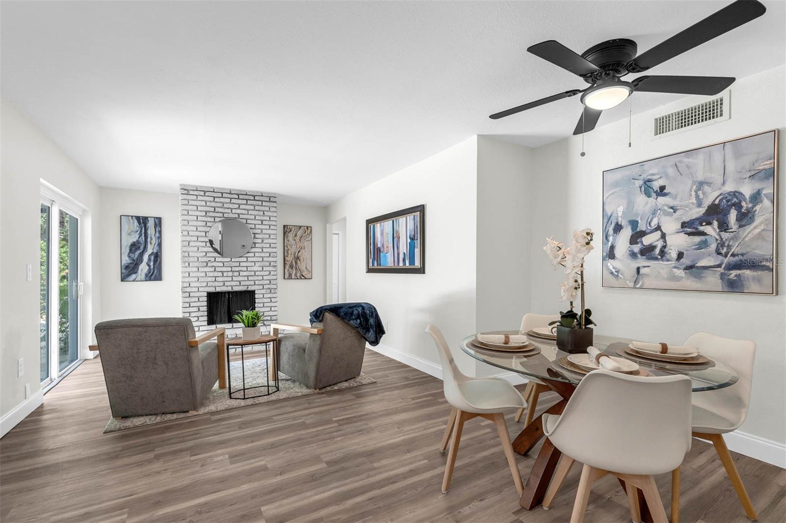 Image 18 of 31 For 112 Des Pinar Lane