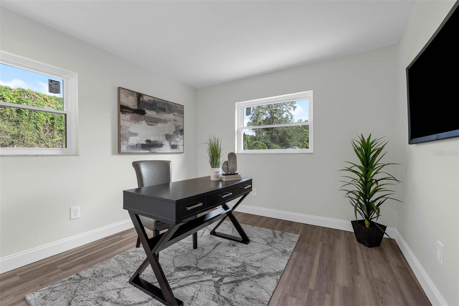 Image 20 of 31 For 112 Des Pinar Lane