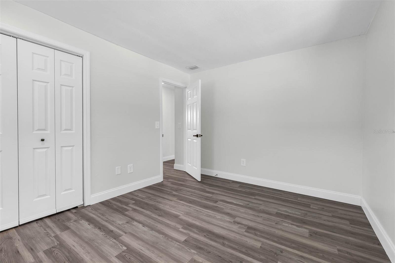 Image 24 of 31 For 112 Des Pinar Lane