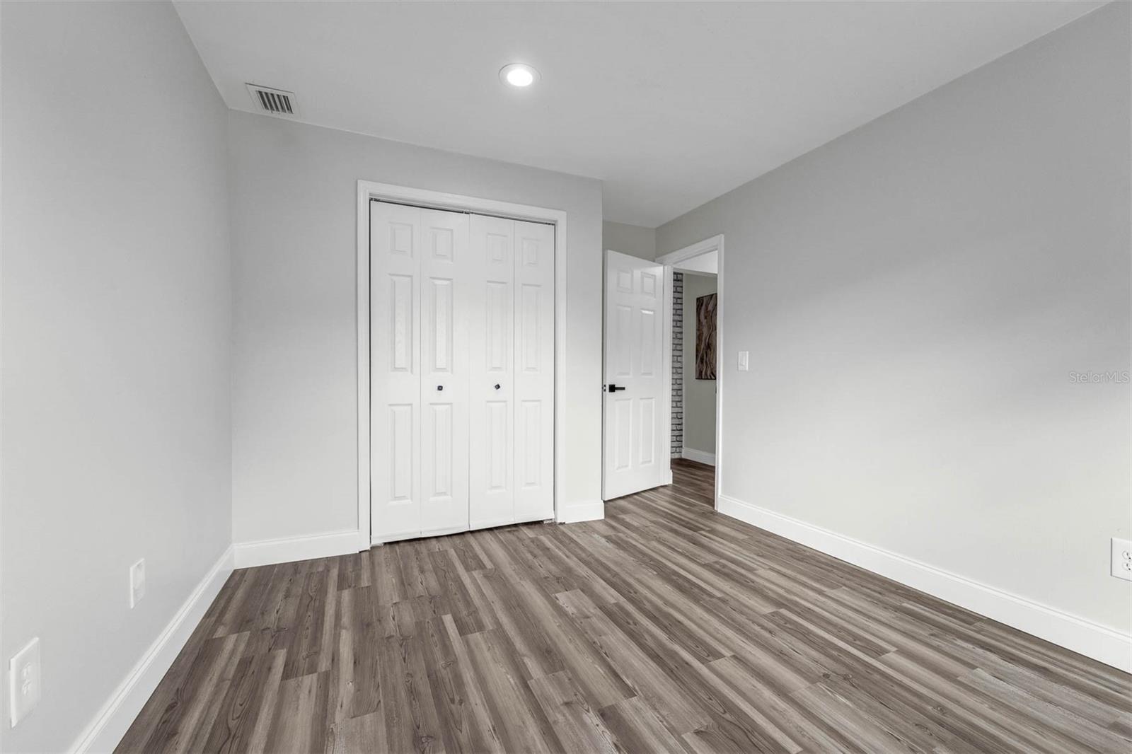 Image 26 of 31 For 112 Des Pinar Lane