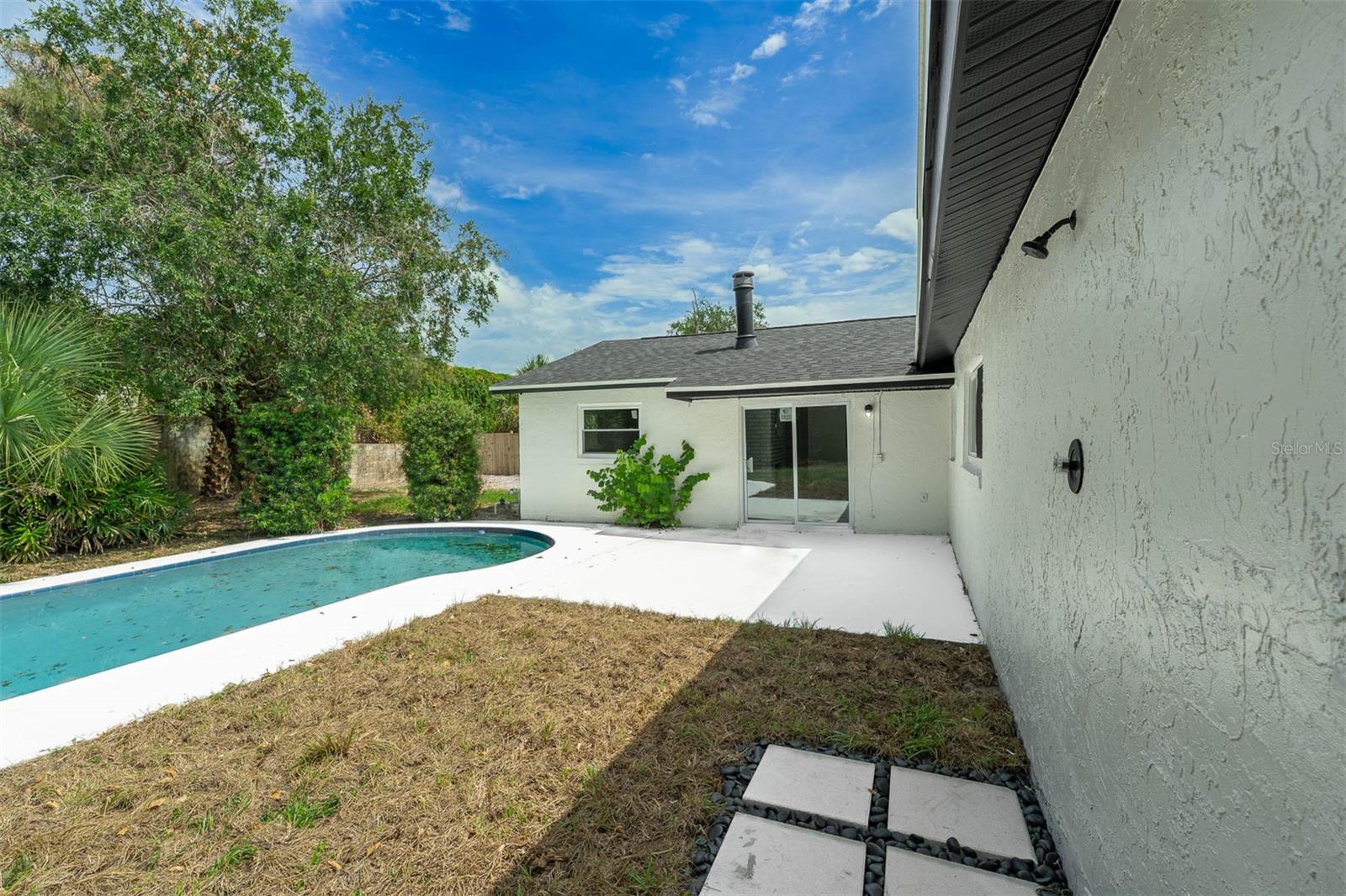 Image 28 of 31 For 112 Des Pinar Lane