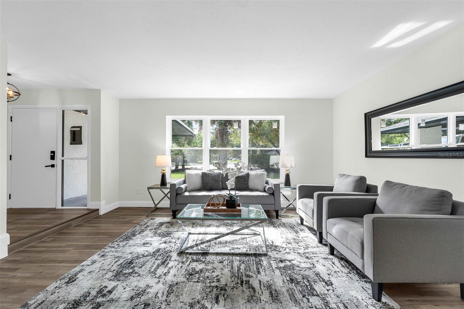 Image 6 of 31 For 112 Des Pinar Lane